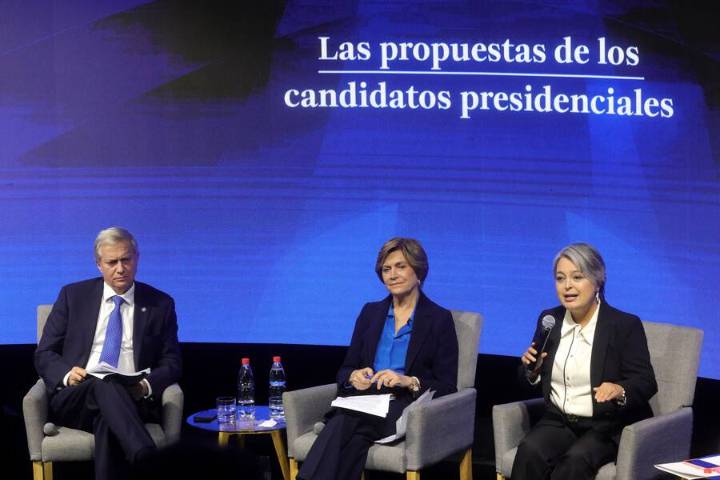 Matthei y Kast usaron la cifra de desempleo para arremeter contra Jara en debate de la Sofofa