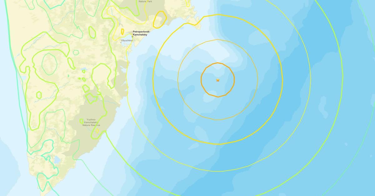 Tsunami evacuations in Hawaii after 8.8 earthquake near Russia; alerts for West Coast