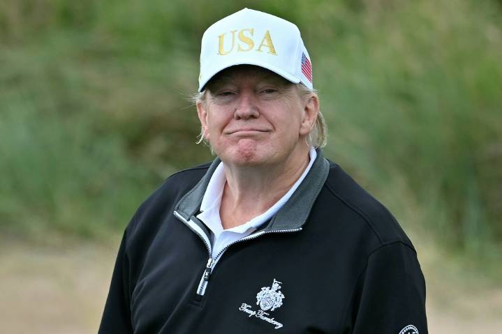 Trump termina su visita a Escocia inaugurando un campo de golf