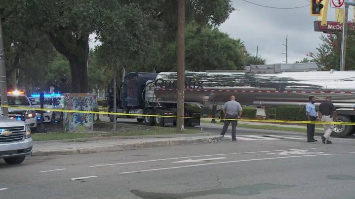 Bicyclist killed after being hit by 18-wheeler in New Orleans