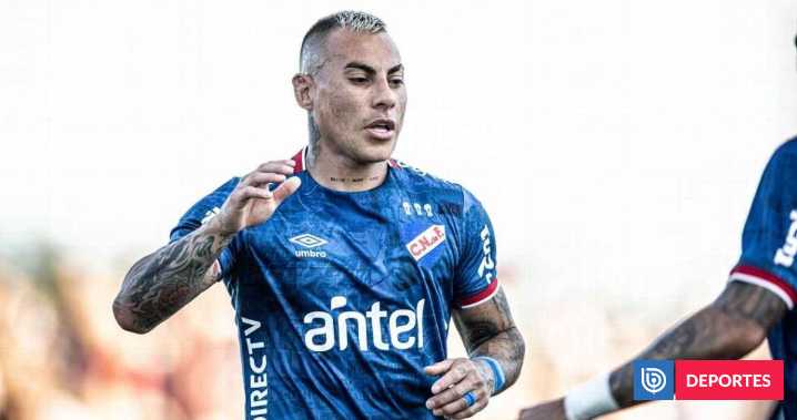 Eduardo Vargas encamina su regreso al fútbol chileno: Nacional oficializó adiós del chileno al club