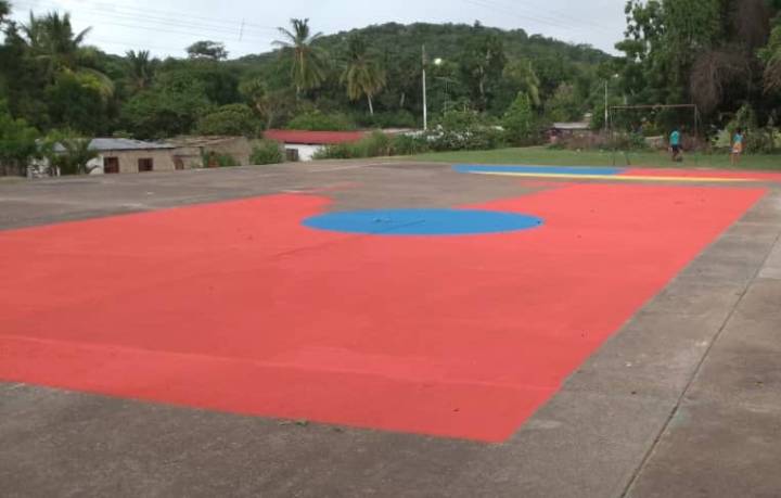 Indeda inicia trabajo de rehabilitación de cancha en Casacoima