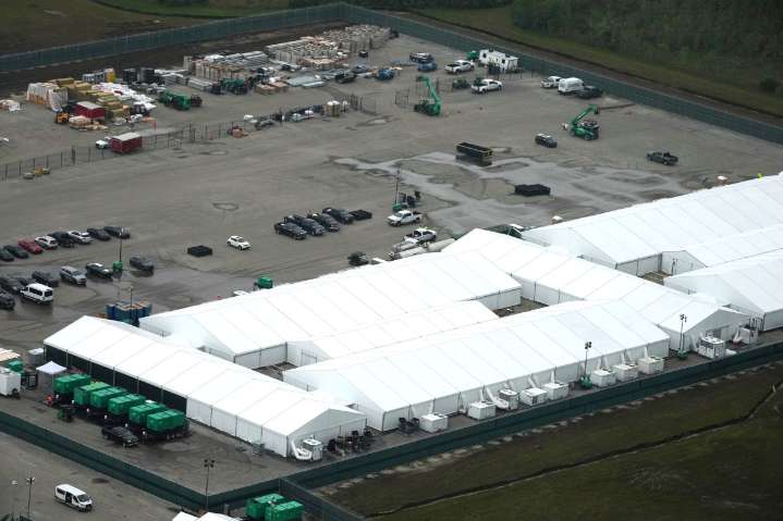 Jueces piden a la administración Trump y a Florida más información sobre Alligator Alcatraz