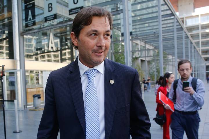 Fiscal Cooper asegura que iba a formalizar a 14 personas en el caso ProCultura: “Hablo de Alberto Larraín para abajo”