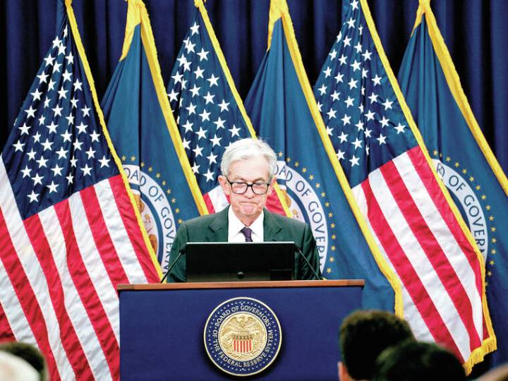 Fed keeps rates steady despite internal divisions and political pressure