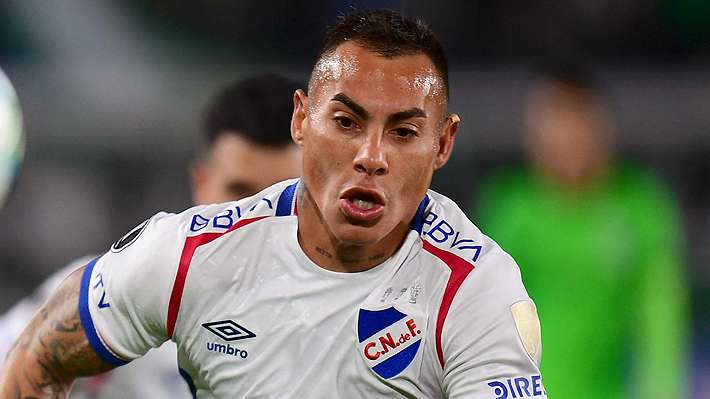 ¿No va a la U? Revelan que otro equipo chileno entró en la pelea por Eduardo Vargas El delantero está con el pase en su poder.