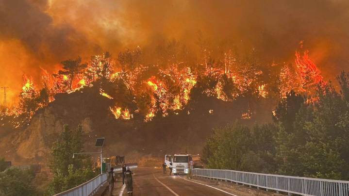 Wildfires threaten Turkey's fourth-largest city as southern Europe grapples with blazes
