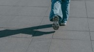 Sí, caminar menos de 10.000 pasos también reduce riesgo de enfermedades (y es un objetivo más viable)