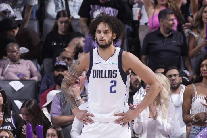 Mavericks' Dereck Lively II undergoes right foot surgery to remove bone spurs
