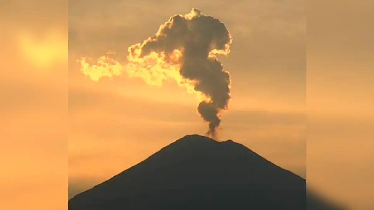 Volcán Popocatépetl continúa con actividad moderada