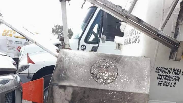 ¡Susto en Ixtapaluca! Arde manguera de pipa de gas