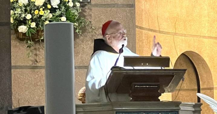Acoger y agradecer aportes de peregrinos hispanos , pide el cardenal O’Malley en el  Sagrado Corazón