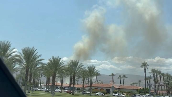 Incendio quema residencia en Indian Wells; bombero herido