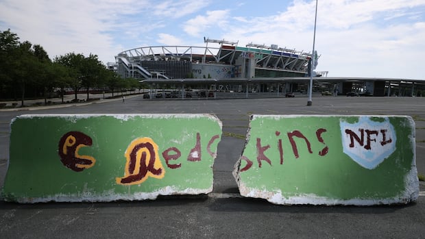 Trump threatens to hold up stadium deal if Washington Commanders don't switch back to Redskins
