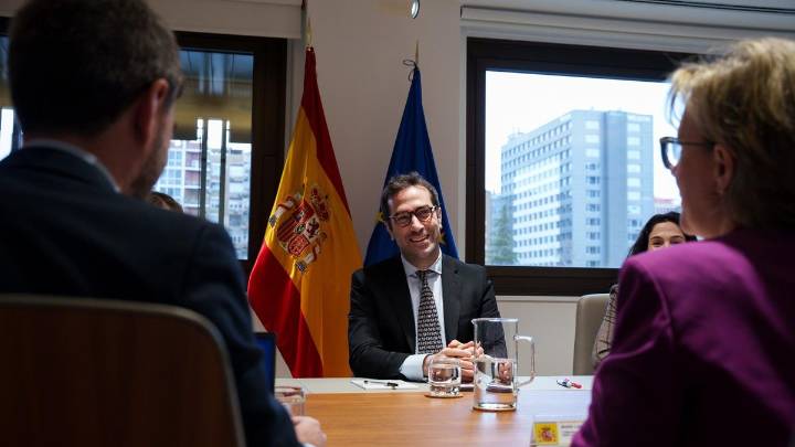 Bruselas abre un expediente a España tras las trabas del Gobierno a la opa BBVA