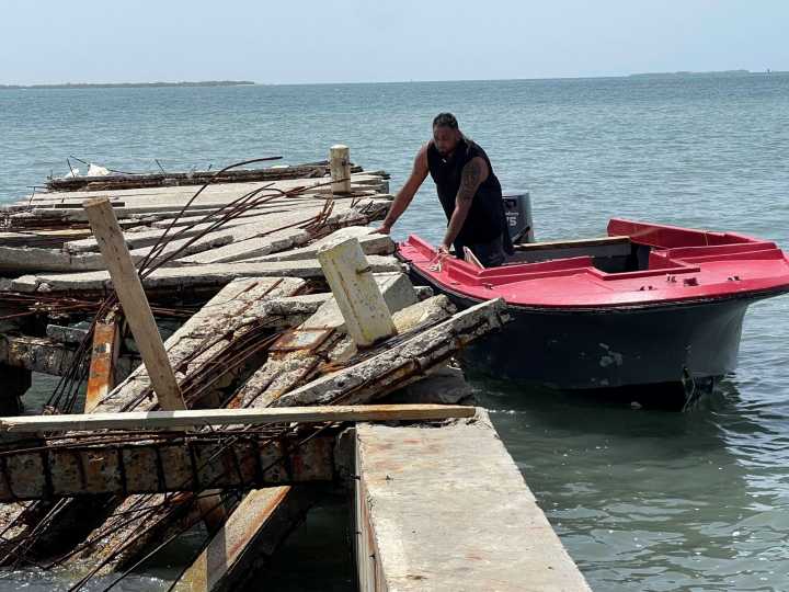 Pescadores exigen cancelar contratos de villas pesqueras con municipios