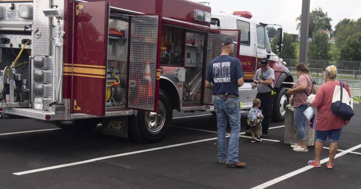 Community interacts with first responders at Nelson Night Out