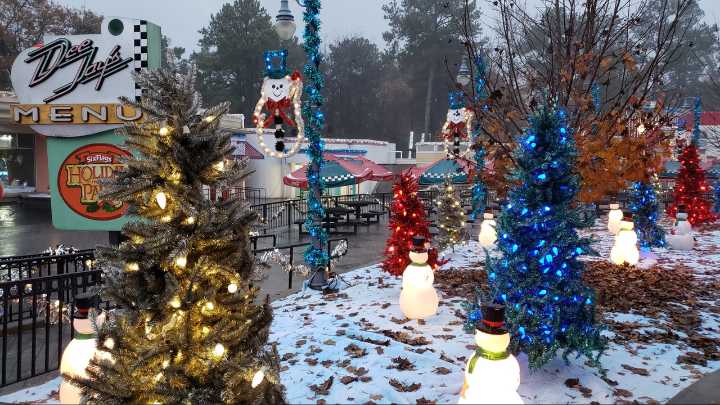Six Flags Over Georgia ending season Nov. 30, canceling holiday plans