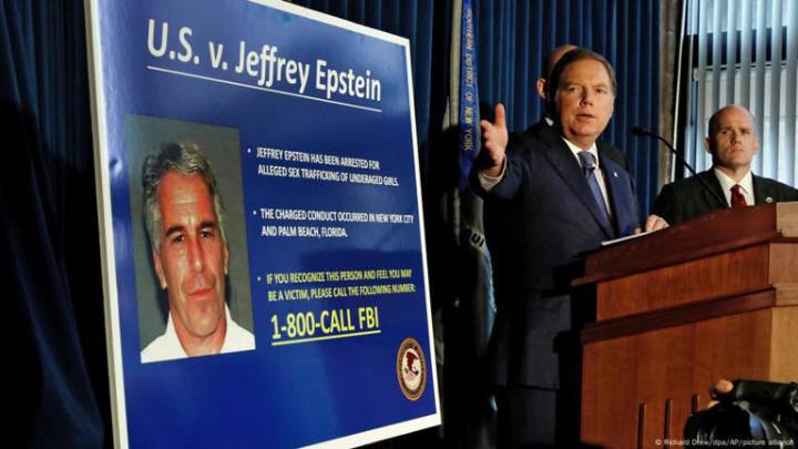 Jueza de Florida rechaza divulgar testimonios del jurado en contra Epstein