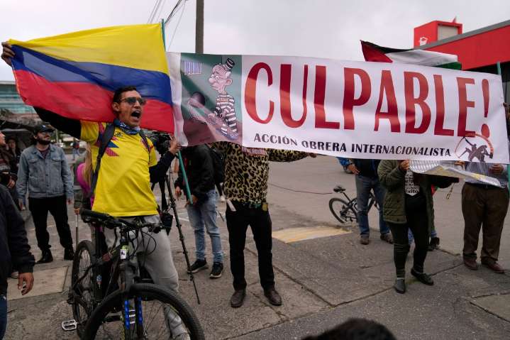 Declaran culpable de soborno al expresidente colombiano Uribe