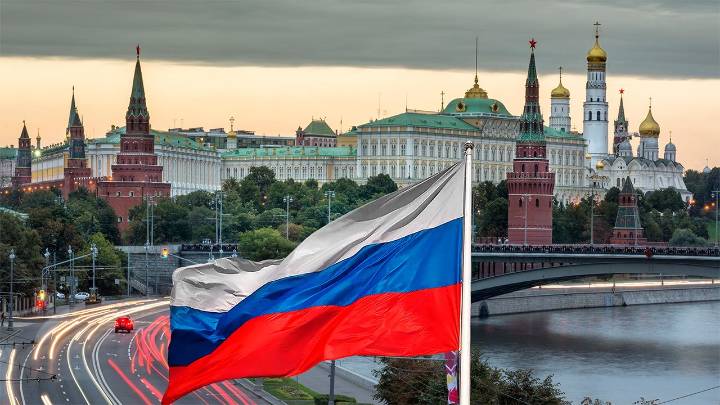 Russia passes restrictive VPN law and sets its sights on a WhatsApp ban