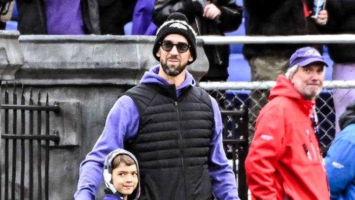 Michael Phelps offers to teach Ravens players how to swim