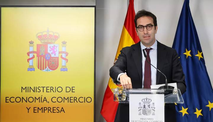 Bruselas expedienta a España por intervenir en la OPA de BBVA sobre Sabadell y elevar la decisión al Consejo de Ministros