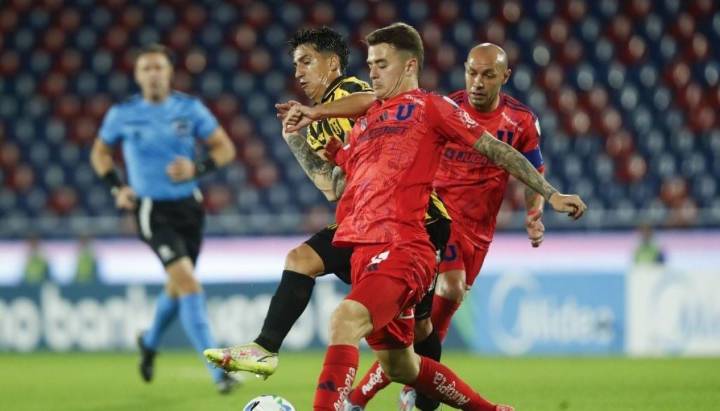 "Poco serio": el "villano" en la agridulce clasificación de Universidad de Chile en la Copa Sudamericana, según los hinchas