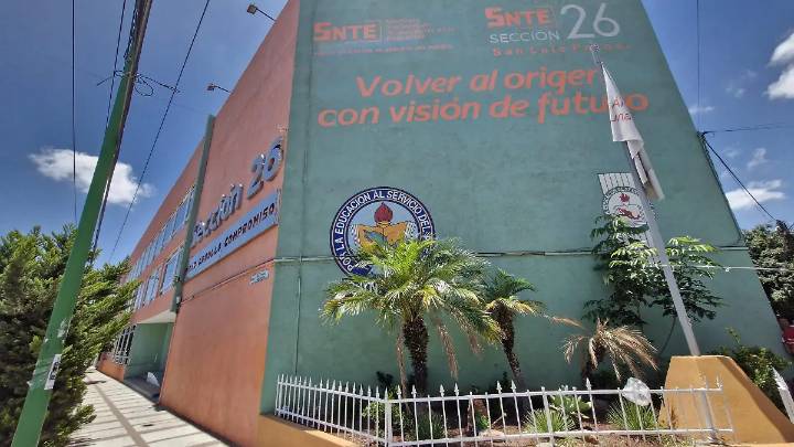 Gobierno estatal cubrirá dos adeudos clave que tiene con docentes de telesecundaria