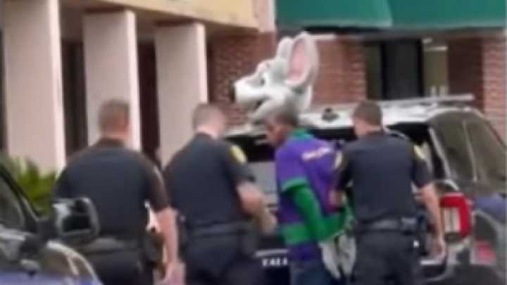 Chuck E. Cheese employee arrested in iconic mouse mask for using stolen credit card