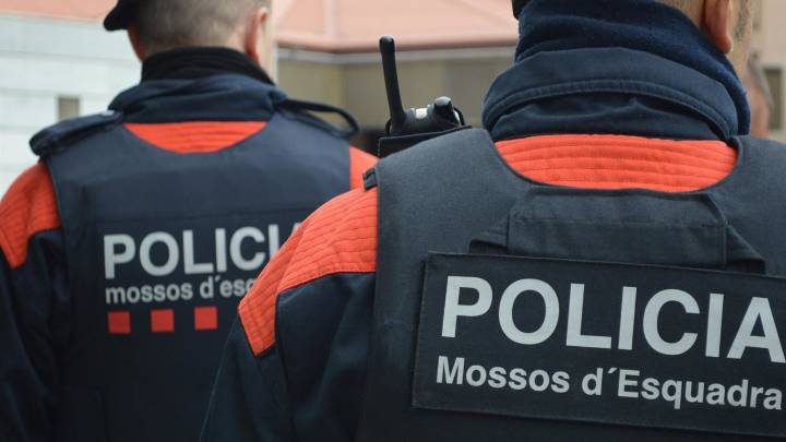 Abatido un hombre que irrumpió armado en la comisaría de la Policía Local de Montornès del Vallès, Barcelona