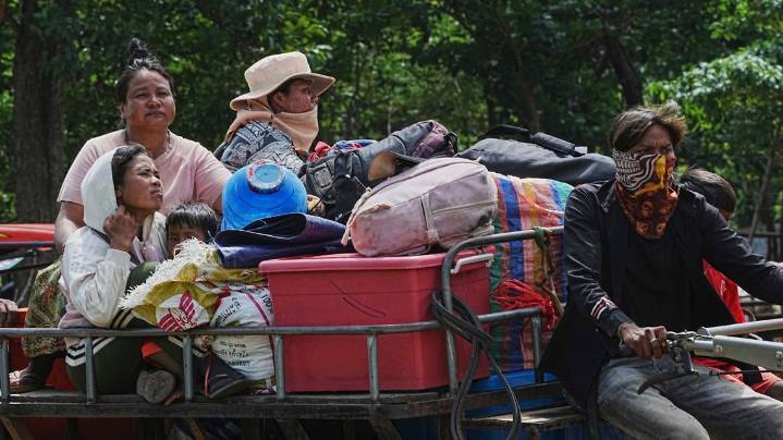 Border tensions flare between Thailand and Cambodia, tens of thousands flee