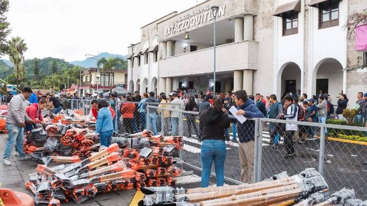 Benefician a más de 2 mil campesinos de Ixtaczoquitlán durante Tianguis Agropecuario 2025