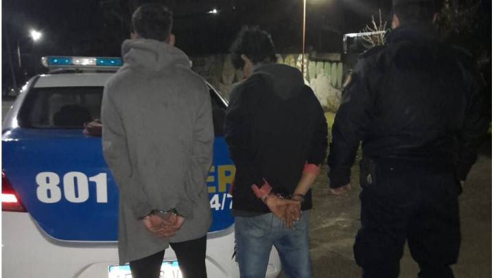 Paraná: una mujer apuñalada, un feroz tiroteo y dos demorados