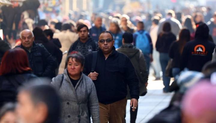 INE: desempleo en Chile llegó al 8,9% en trimestre abril
