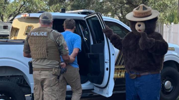 Smokey Bear helps arrest man for stealing his forest signs in Florida