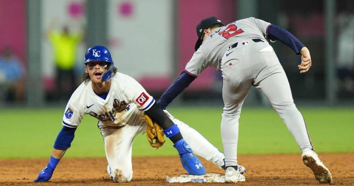 Braves drop game to Royals, lose Acuña to injury