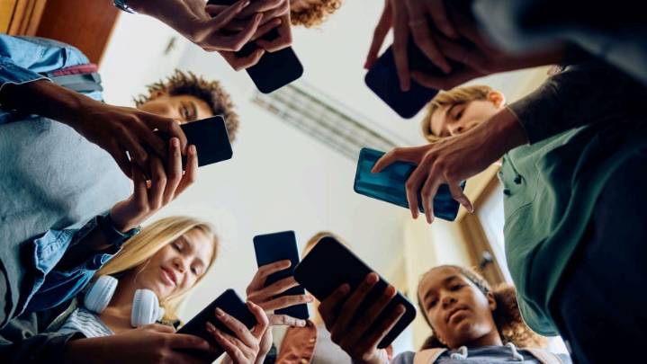 MA state Senate votes to ban cellphones in public schools: What's next