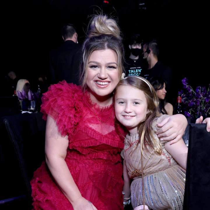 Kelly Clarkson Performs With Daughter River During Las Vegas Concert