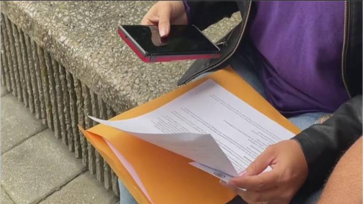 Venta de citas por chats afecta a colombianos que buscan trámites en consulados, denuncian