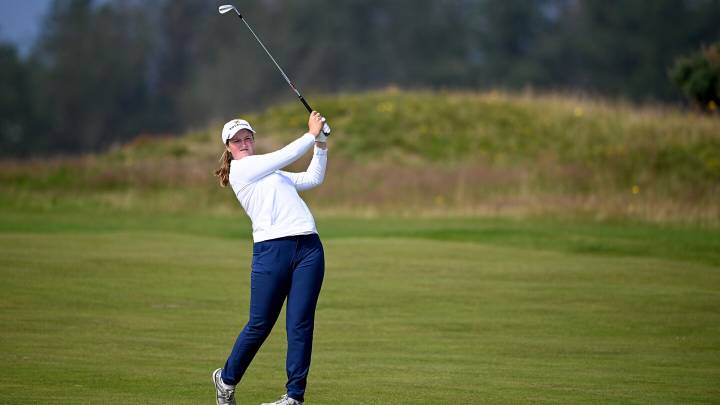 Lottie Woad, in professional debut, one off lead at Women's Scottish Open