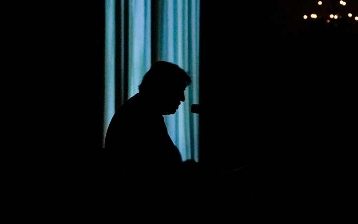Angiólogo explica la insuficiencia venosa crónica, condición médica de Trump