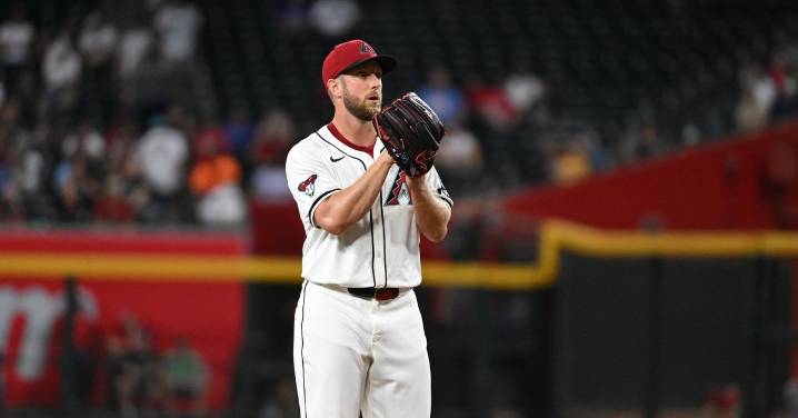 Merrill Kelly traded to Texas Rangers: report