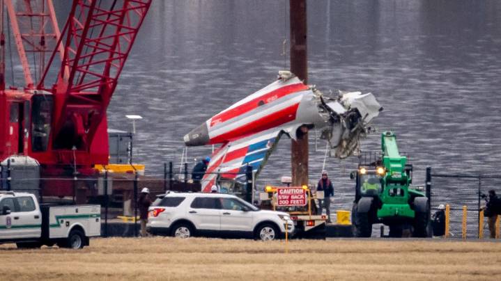 NTSB opens hearings on deadly Washington collision between a helicopter and passenger plane