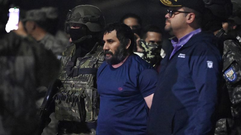 Ecuador extradita a EE.UU. a alias Fito para que responda por cargos relacionados con tráfico de drogas y armas