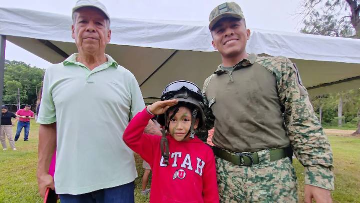 “Quiero ser militar y presidente”: Neylon, el pequeño que sigue el ejemplo de su abuelo