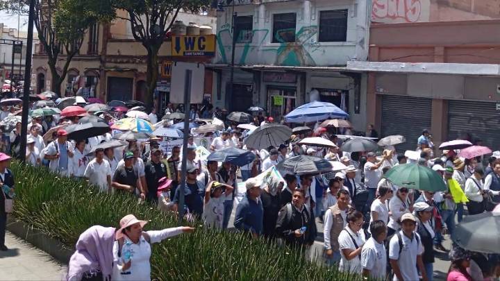 Alrededor de 10 mil trabajadores de salud marcharon en Toluca; exigen insumos y pagos