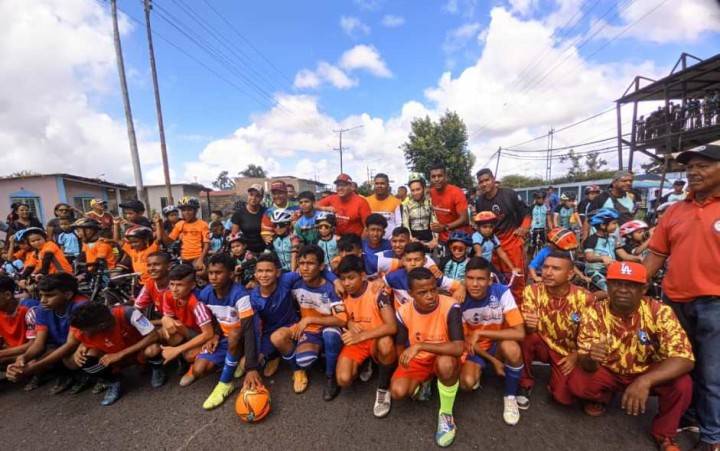El gobierno regional celebró el Día de la Juventud con actividades deportivas