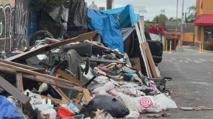 “Oye, niño, tengo droga”: Comunidad de Oakland denuncia delincuencia y venta de drogas en su vecindario