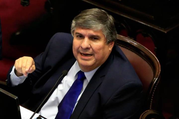 «Muy parecido a un gobierno de facto»: José Mayans acusó a Milei de descreer en la divisón de poderes